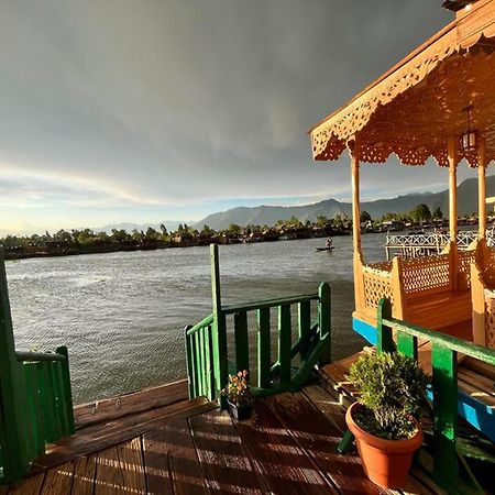 Floating Luxury Group Of Houseboats 호텔 Srīnagar 외부 사진