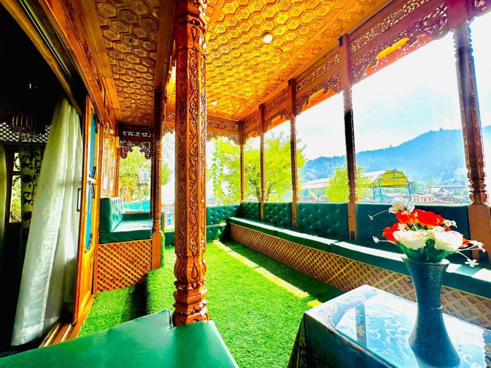 Floating Luxury Group Of Houseboats 호텔 Srīnagar 외부 사진