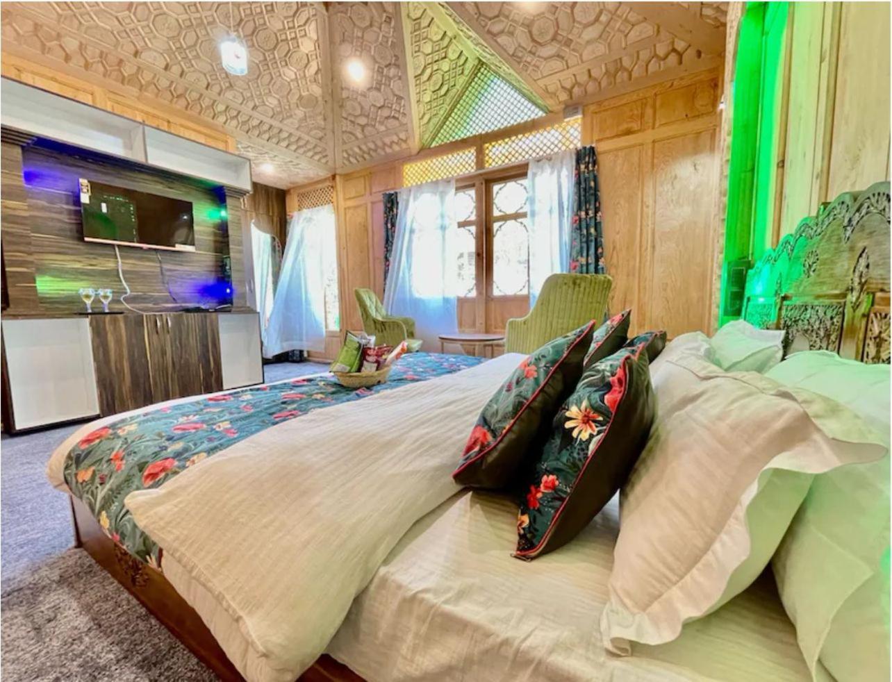Floating Luxury Group Of Houseboats 호텔 Srīnagar 외부 사진