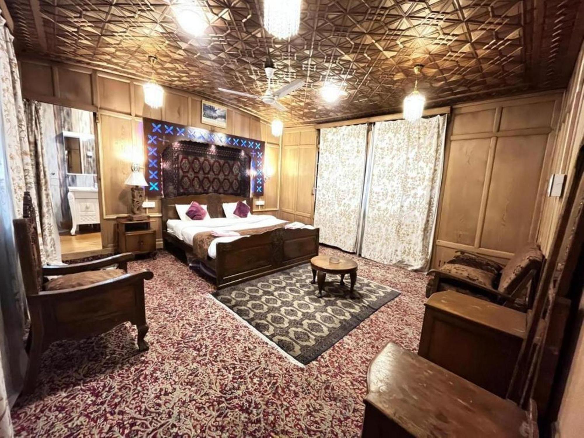 Floating Luxury Group Of Houseboats 호텔 Srīnagar 외부 사진