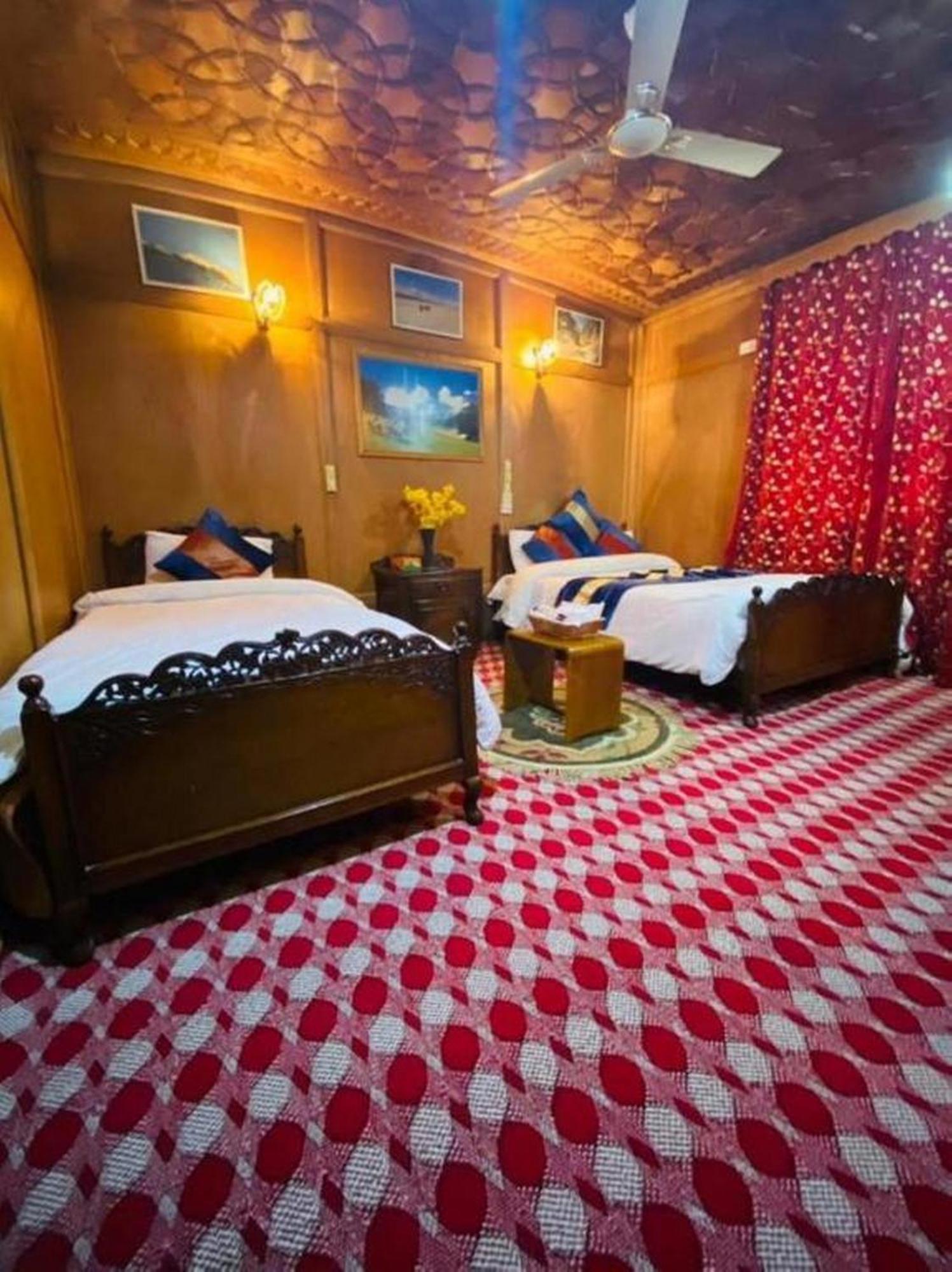 Floating Luxury Group Of Houseboats 호텔 Srīnagar 외부 사진