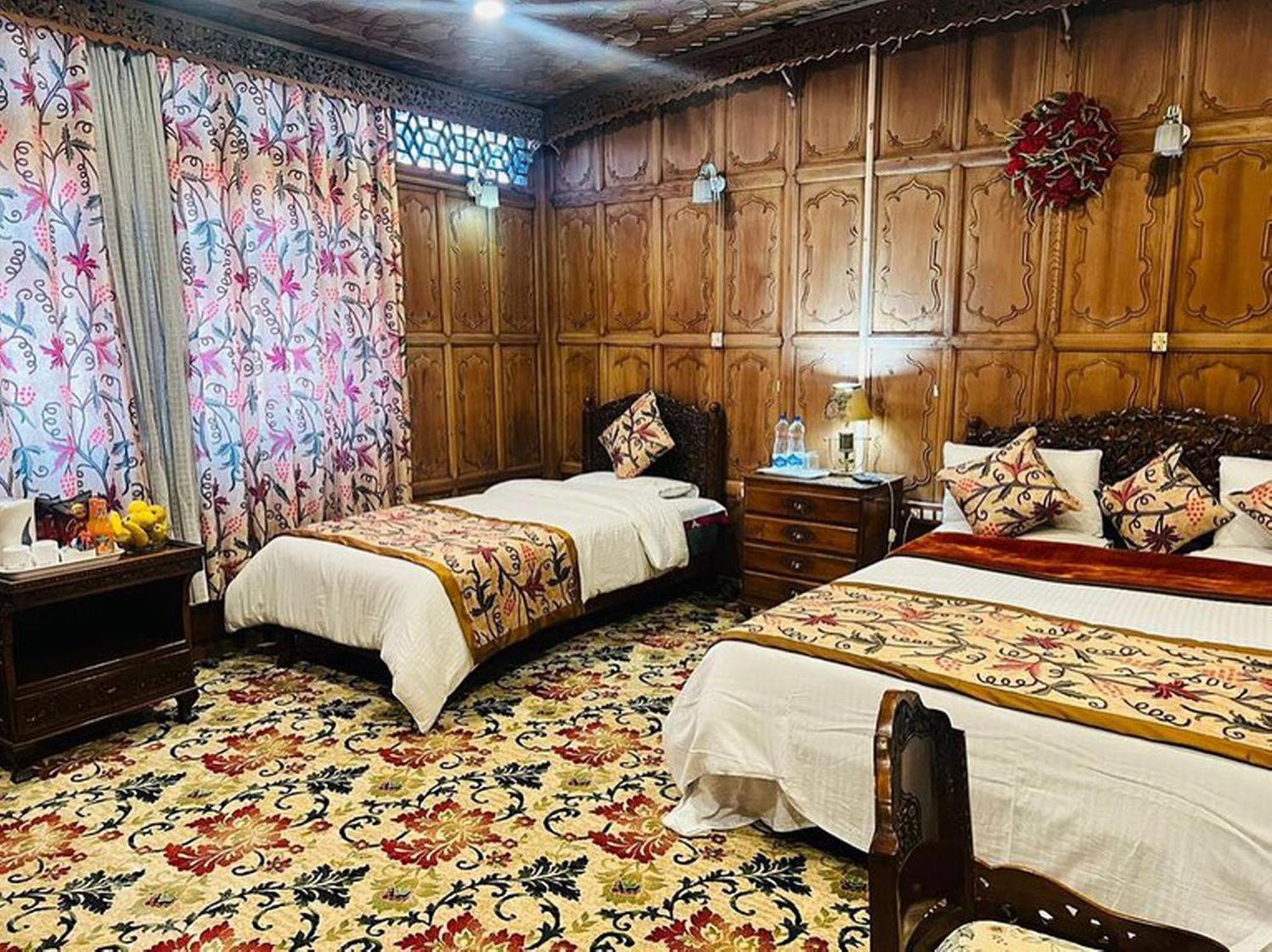 Floating Luxury Group Of Houseboats 호텔 Srīnagar 외부 사진