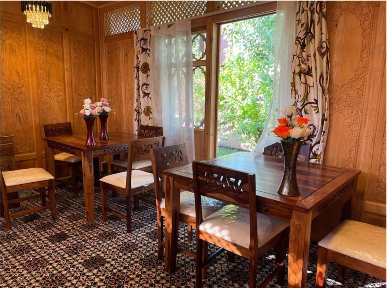 Floating Luxury Group Of Houseboats 호텔 Srīnagar 외부 사진