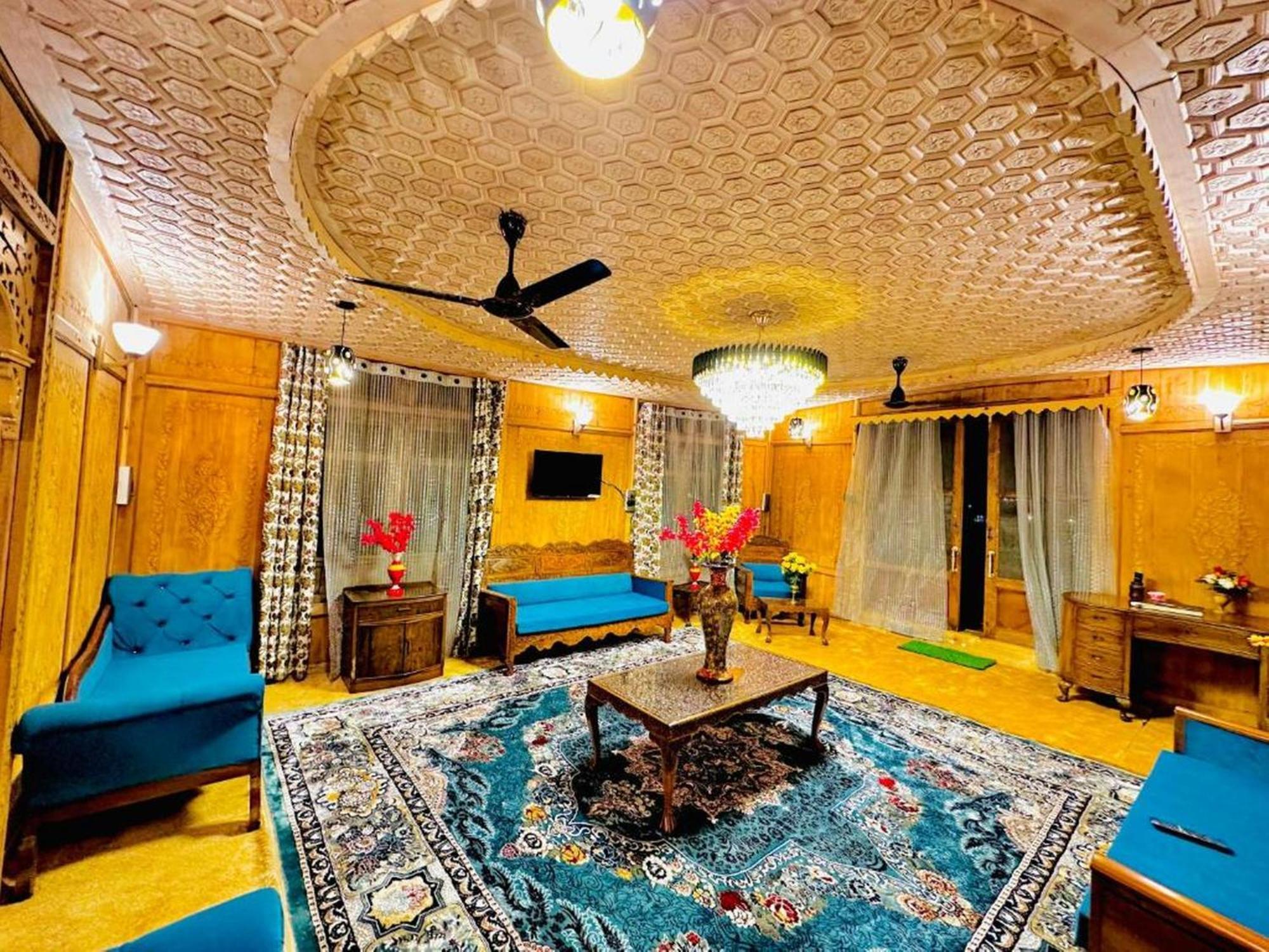 Floating Luxury Group Of Houseboats 호텔 Srīnagar 외부 사진